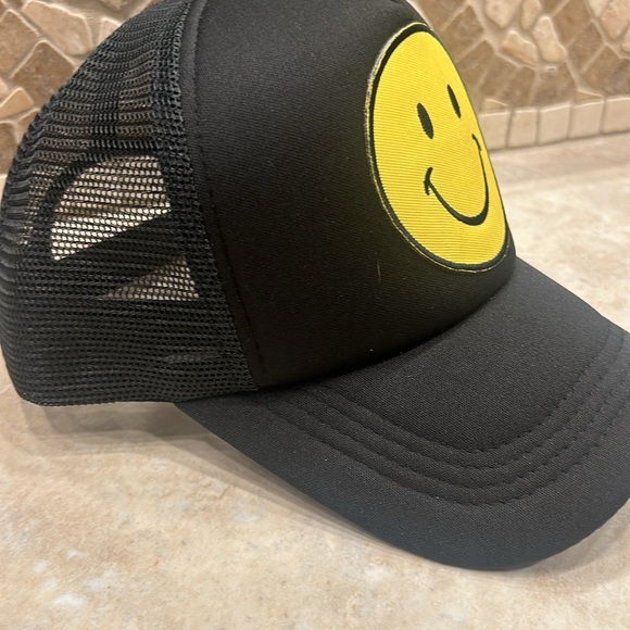 Smiley face hat aviator trucker - Picture 3 of 6